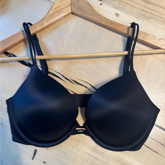 Victoria's Secret - Very Sexy Bra 32D - Picture 1 of 5